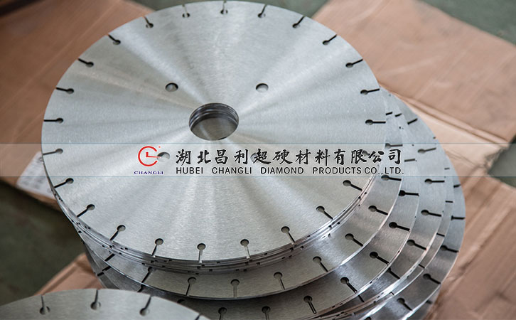 金剛石切割片的基體要具有一定的高屈服強度一高彈性極限及高抗拉強度